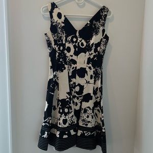 Nine West black & white flare midi sleeveless dress floral 9West petite size 2